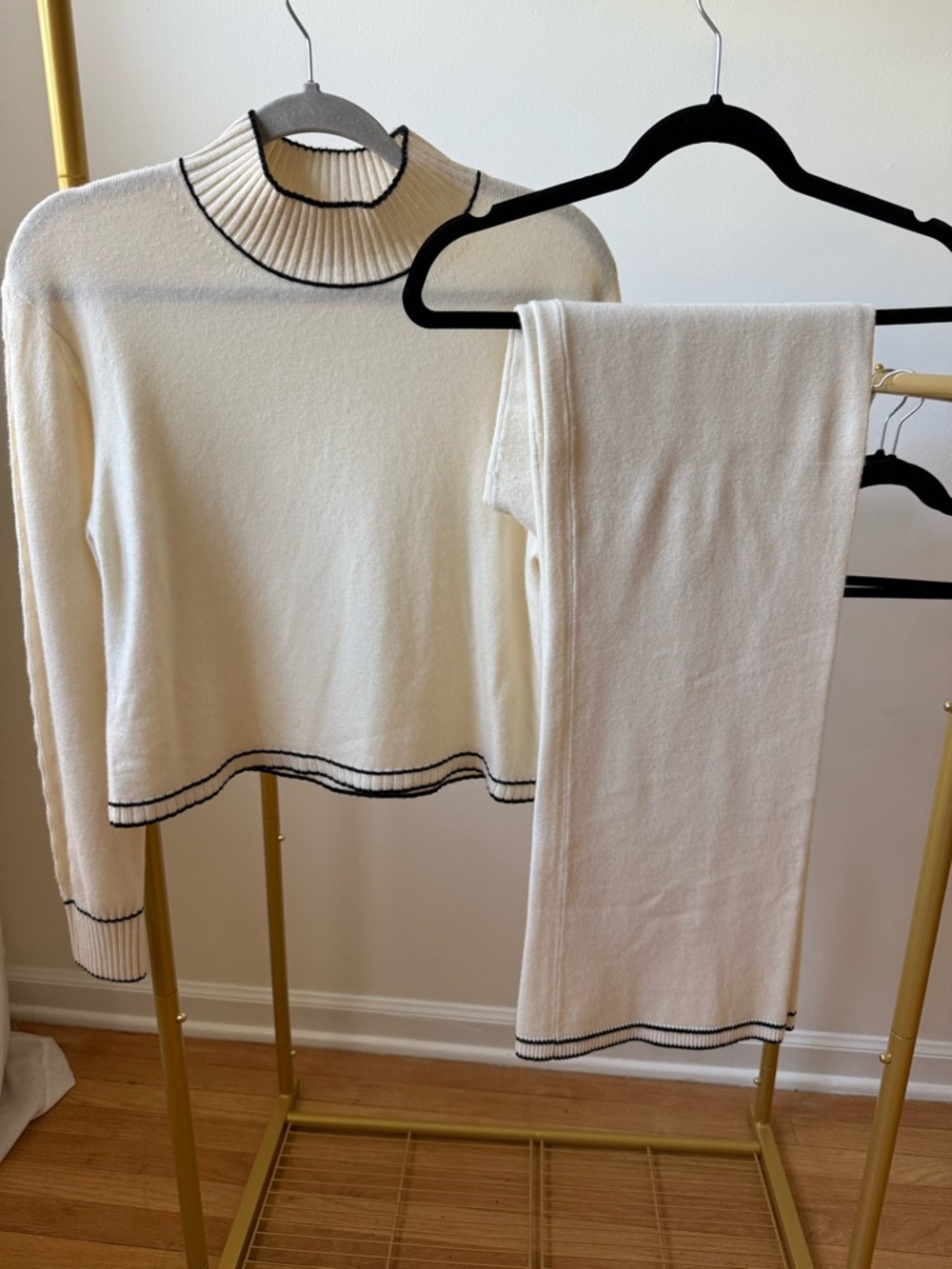 GIGI C Ivory Cashmere Sweater and Pants Set with Black Trim